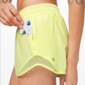 Yellow lulu lemon Hotty Hot Short II 
Long 4"